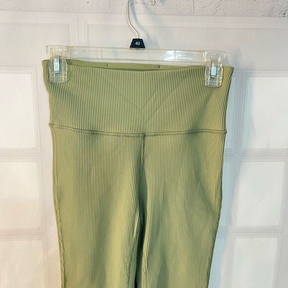 Athleta Sage Green Elation Ribbed V Back Cropped Flare Leggings Size Small - Picture 3 of 11